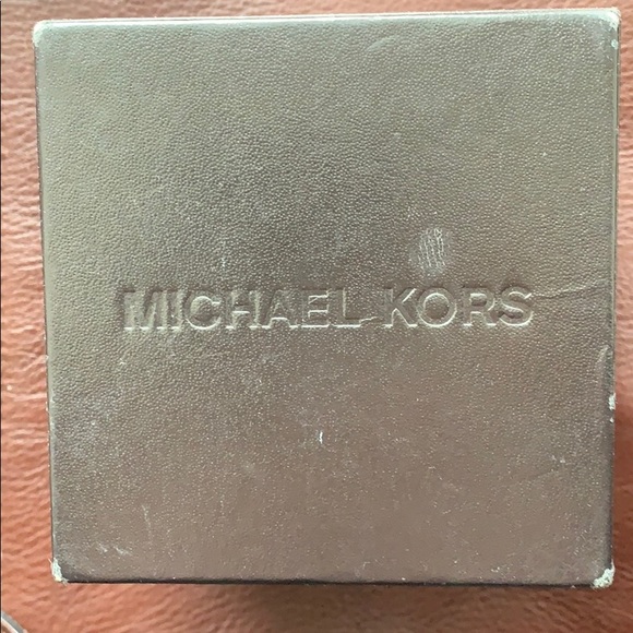 Michael Kors Silver 112800 Watch - Picture 5 of 5